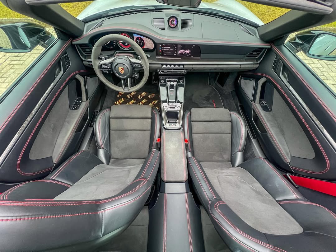 Interior do Porsche 911 Targa - Bancos e console